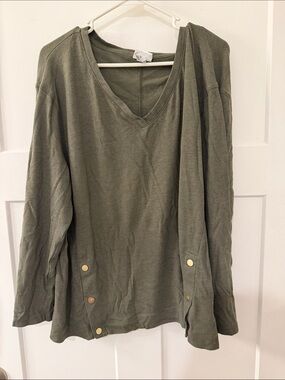 Green sweater, lightweight